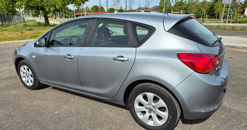 Opel Astra cena 29800 przebieg: 200000, rok produkcji 2014 z Warszawa małe 137